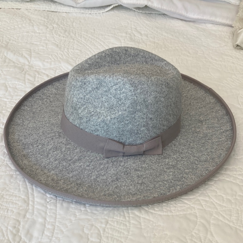 Trendy grey hat with bow detail and inside tie for adjustable fit
